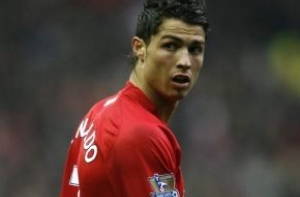 The Sun: [Роналду] уже фотографировался с [«Золотым мячом»]