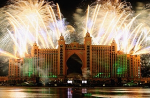 Рождение нового острова в Дубаи отметили [величайшим в истории фейерверком]