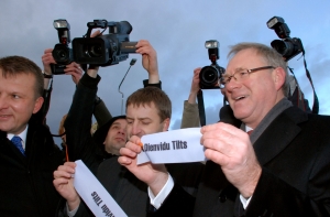 [Биркс хочет чаще] строить мосты (дополнено - фото)