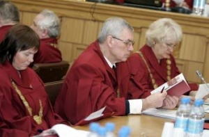 Судьи получили премии [на полмиллиона латов]