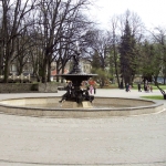 В Верманском парке воруют мусорники и [могут побить]