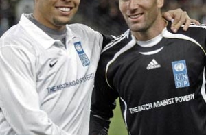 [Друзья Роналдо победили друзей Зидана] с минимальным счётом