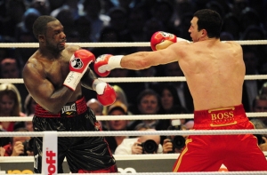 [Владимир Кличко победил Рахмана] техническим нокаутом (видео)