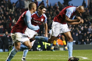 [«Арсенал» не смог победить] «Астон Виллу»,выигрывая 2:0