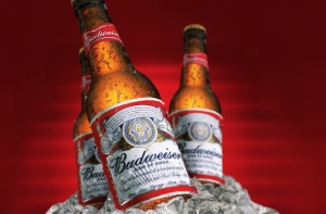 Производитель пива Budweiser [приступил к антикризисным увольнениям]
