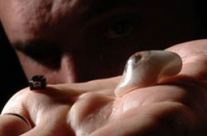 Режиссер планирует [встроить камеру в глаз]