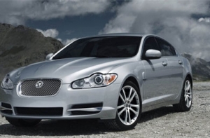 Компания Jaguar показала [самую мощную дизельную версию] седана XF