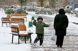 В Москве идет [техногенный» снег]