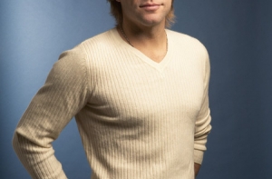 На вокалиста Bon Jovi [подали в суд]