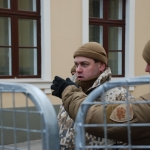 Здание Сейма ограждено: [рядом проходит акция протеста]