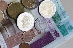 На зарплатах министров можно [сэкономить 158 тысяч латов]