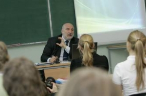 В первые месяцы года [педагоги будут получать меньше]