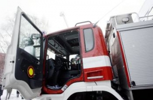 Кризис в Латвии вызвал [проблемы с поставкой пожарных машин]