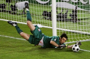 Буффона признали [лучшим вратарем последних 20 лет]