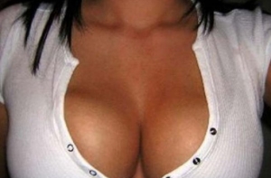 Каждая третья женщина готова [вызывающе одеваться ради карьеры]