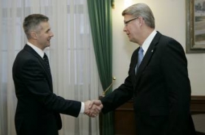 Пабрикс дал митингующим [номер телефона Затлерса]