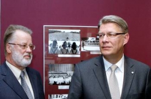 Улманис, из солидарности с Затлерсом, [«урежет» свою пенсию]