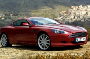 Покупателю дома в Англии [подарят автомобиль Aston Martin]
