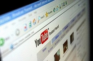 YouTube задействует [клавишу «Удалить»]