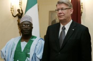 Президенту на зарубежные поездки дали [100 тысяч латов]