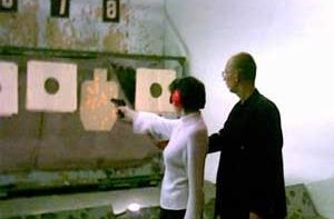 Бизнесмены и домовладельцы [вооружаются и учатся стрелять]