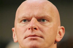 «Тевземцы» [не хотят отдавать госязык и натурализацию]