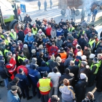 Крестьяне протестуют [под окнами министра земледелия]