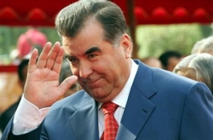 В Латвию [приезжает президент Таджикистана]