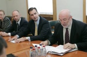 МИД просит «подкинуть» [еще 3 млн. латов на расходы]