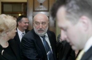 Правительство не согласилось [снизить налоги]