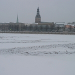 Студенты физмата [вышли на лед Даугавы с протестом]