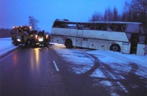В Эстонии [разбился автобус с латвийскими рыбаками:] двое погибли (дополнено)