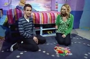 Британские родители потребовали [убрать из эфира однорукую ведущую]