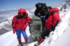 Пик «Советская Латвия» [официально переименован в «Латвию»]