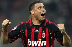 Роналдо [подбили глаз микрофоном]