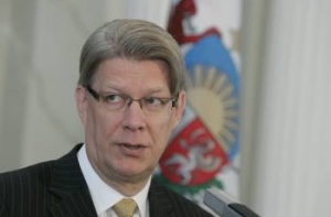 Перед телеобращением Затлерс посовещается [с премьером и партиями]