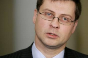 Домбровскис: [МВФ не возражает против девальвации] лата