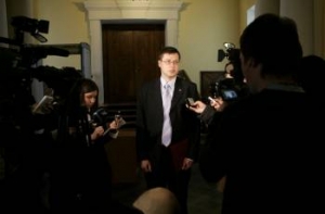 Зарплаты в госсекторе [сократят на 20%]