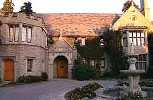 Владелец Playboy продает [особняк в Беверли Хиллз]