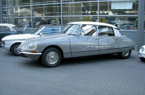 Юрмальская дума [купит автомобиль Фантомаса]