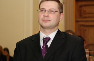 Домбровскис стал [самым молодым премьером] в Латвии