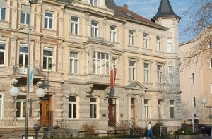 МИД Латвии закрывает [консульство в Бонне]