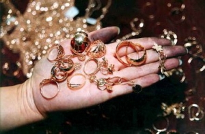 [Ломбарды и «комиссионки» становятся] все популярнее