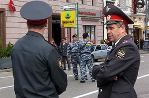 Московских [милиционеров научат говорить на французском] языке