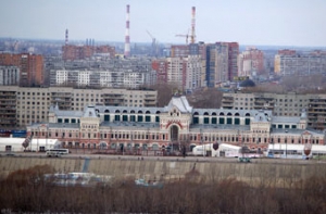 В Нижнем Новгороде строительный кран [упал на жилую пятиэтажку]