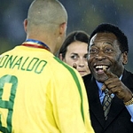 Пеле заявил, что [Роналдо и Робиньо принимают наркотики]