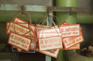 Число рабочих мест в Латвии [сократилось в три раза]