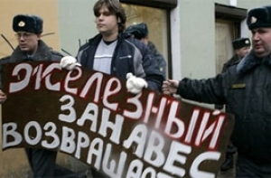 Затлерс: Жителей Латвии и России все еще [разделяет своего рода «занавес»]