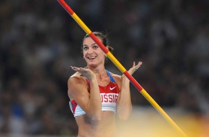 Исинбаева [сделает свои шесты более] привлекательными