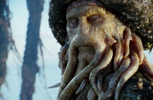 В Черном море скитается [зловонный сухогруз], отвергаемый всеми